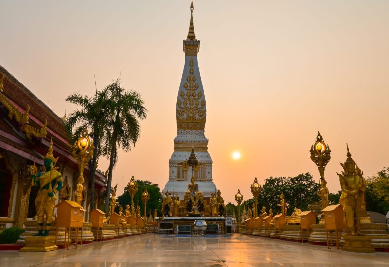 12-Alone but not lonely-to do-วัดพระธาตุพนมวรมหาวิหาร